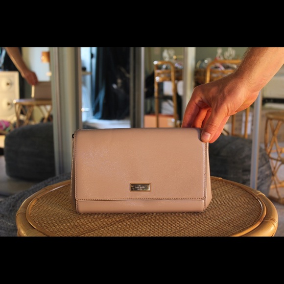 kate spade Handbags - Chic Kate Spade tan clutch!